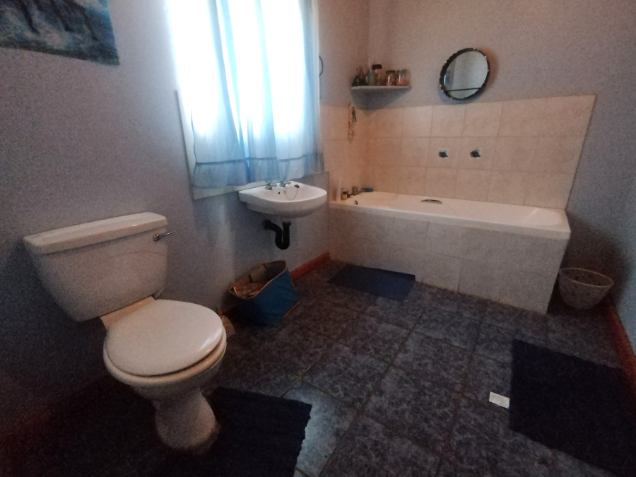 6 Bedroom Property for Sale in Kruisfontein Eastern Cape